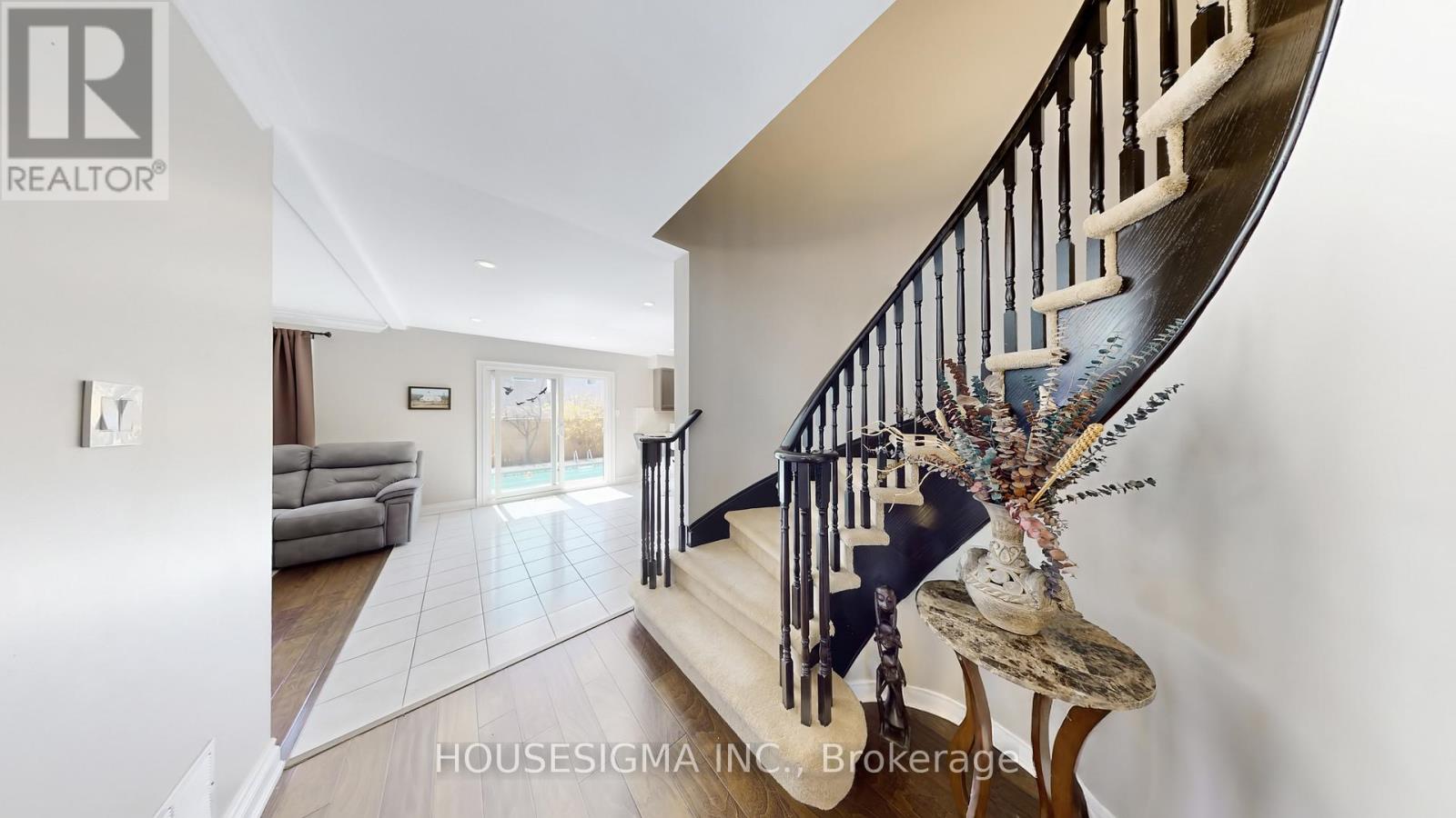 32 WILLOUGHBY WAY - 16