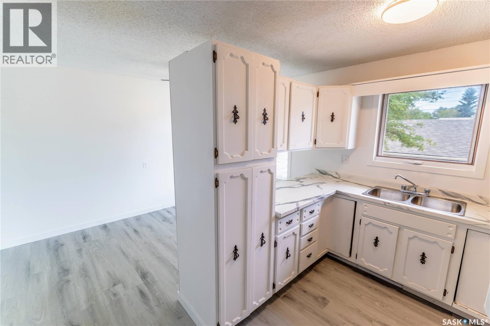 1415 Caribou STREET W - 10