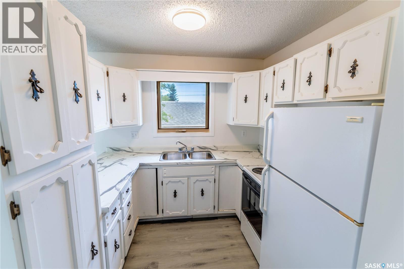 1415 Caribou STREET W - 11