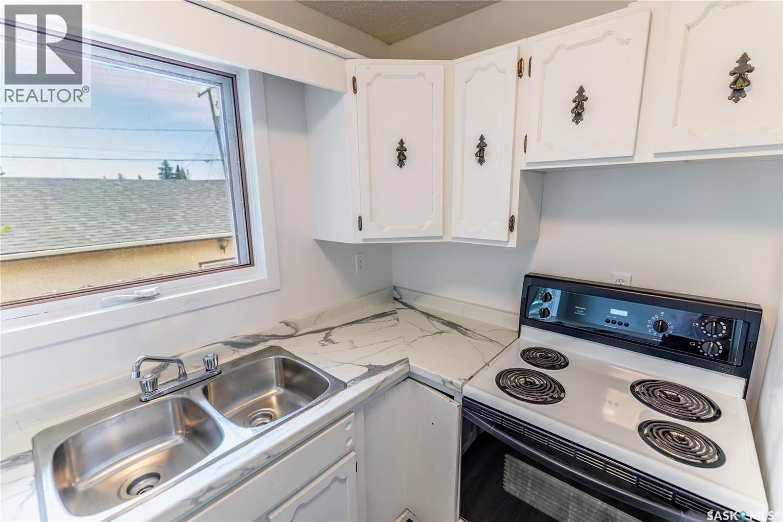 1415 Caribou STREET W - 12