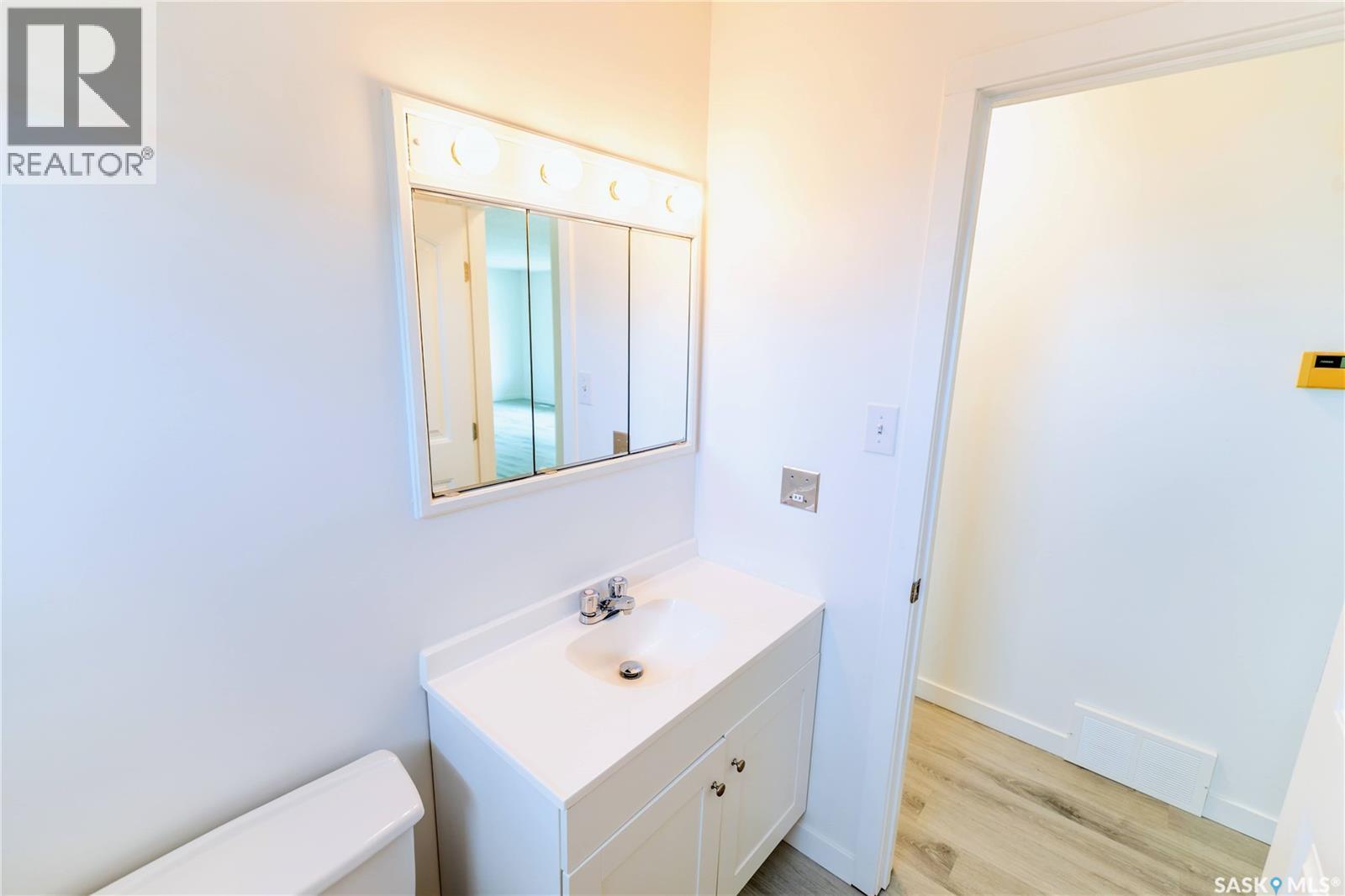1415 Caribou STREET W - 14