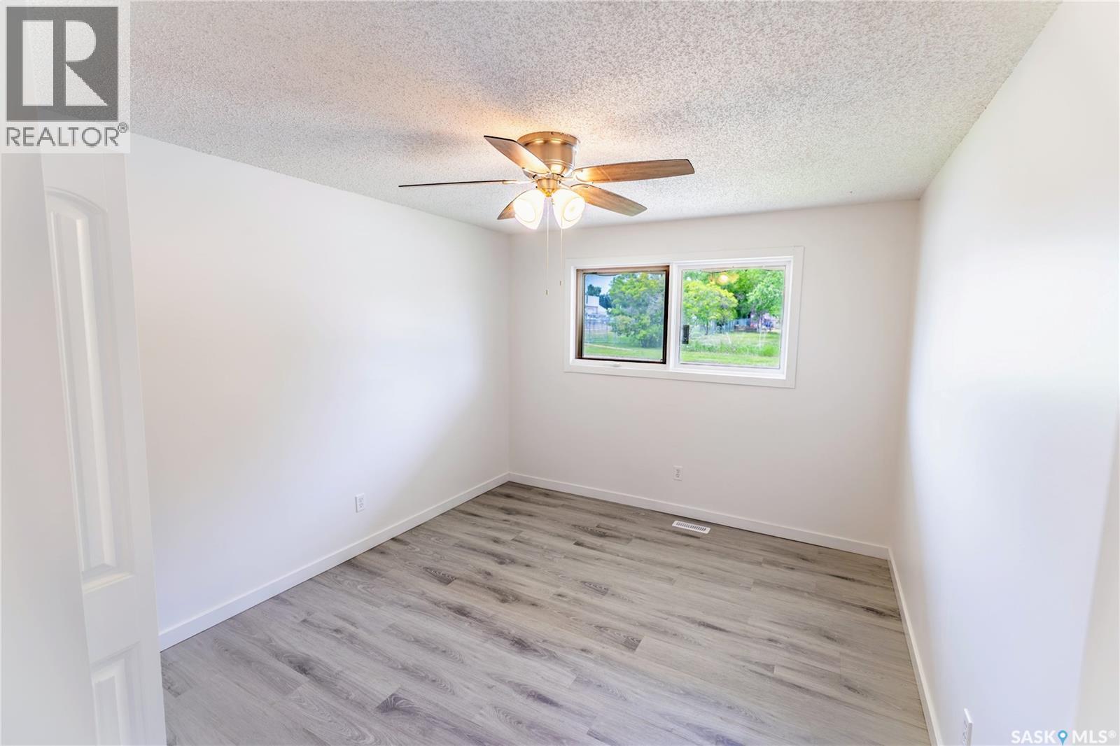 1415 Caribou STREET W - 16
