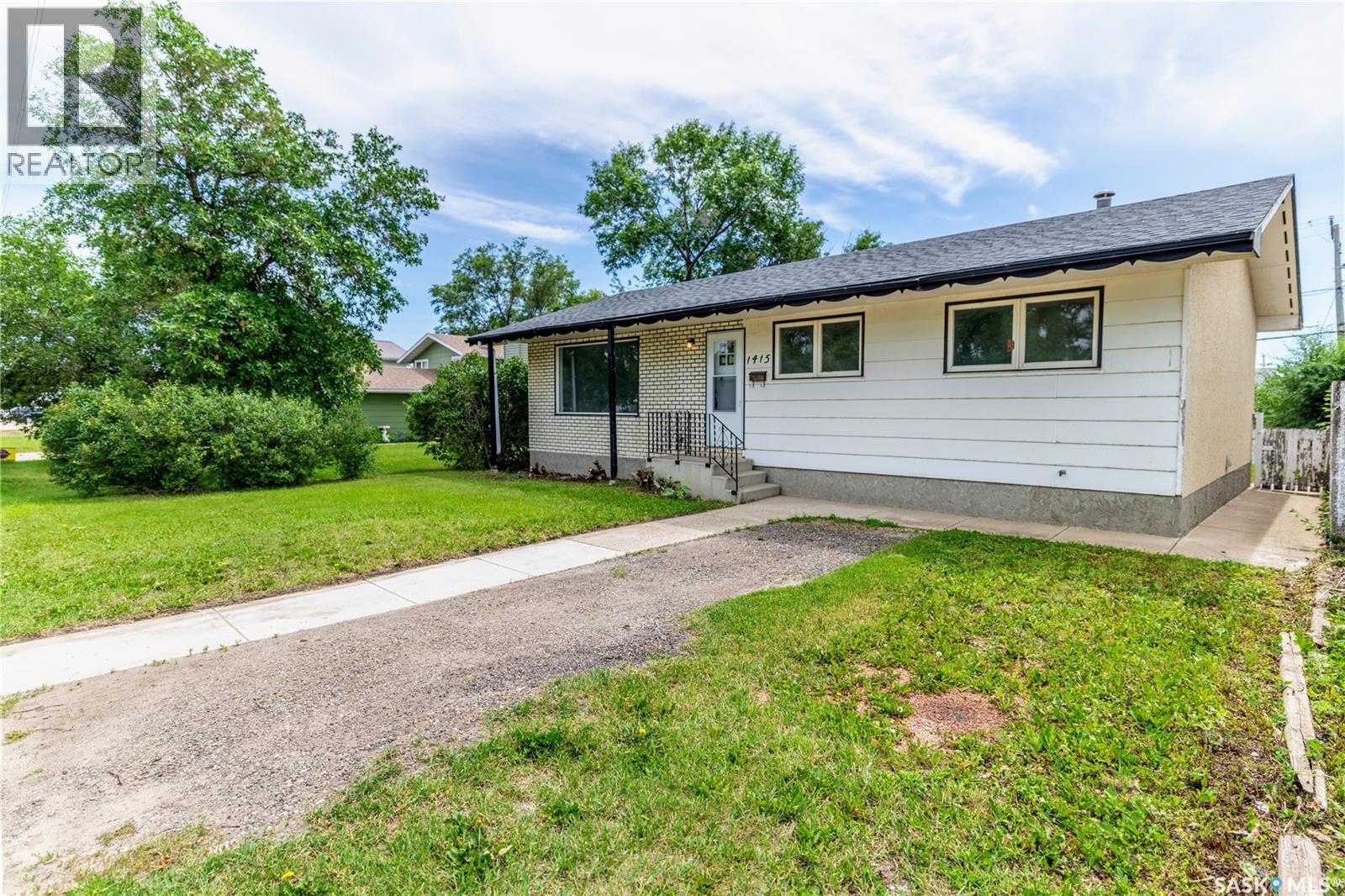 1415 Caribou STREET W - 2
