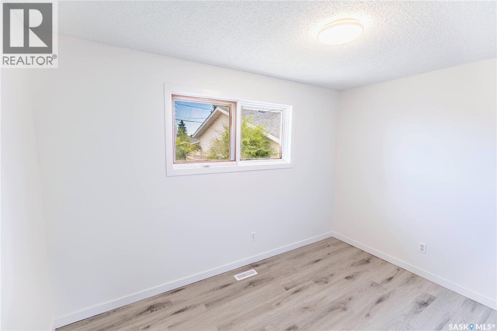 1415 Caribou STREET W - 20