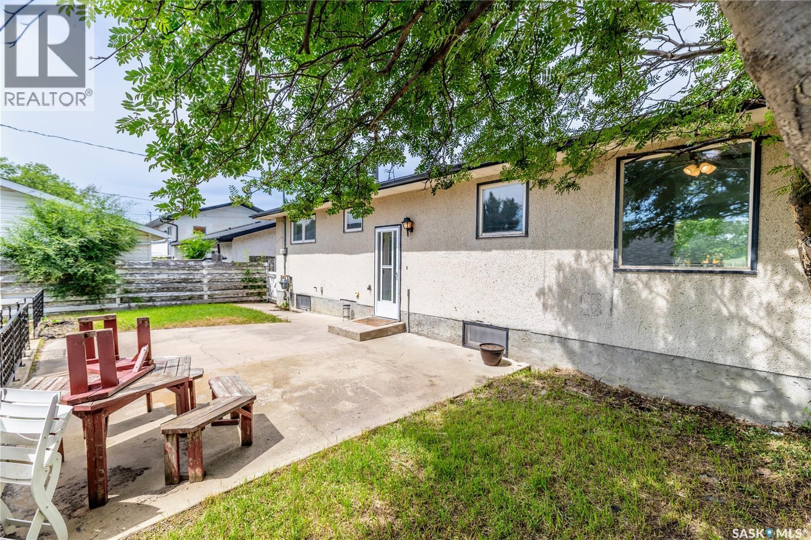 1415 Caribou STREET W - 33