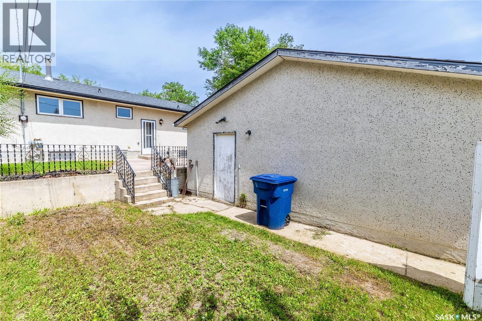 1415 Caribou STREET W - 34