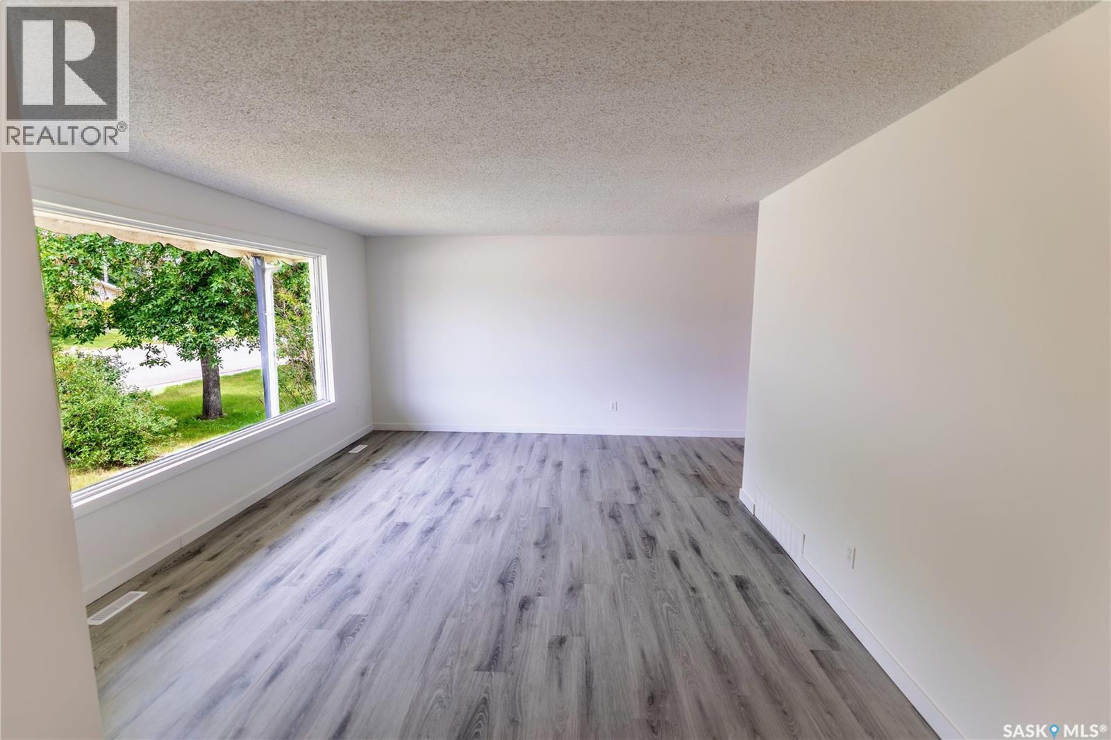 1415 Caribou STREET W - 5