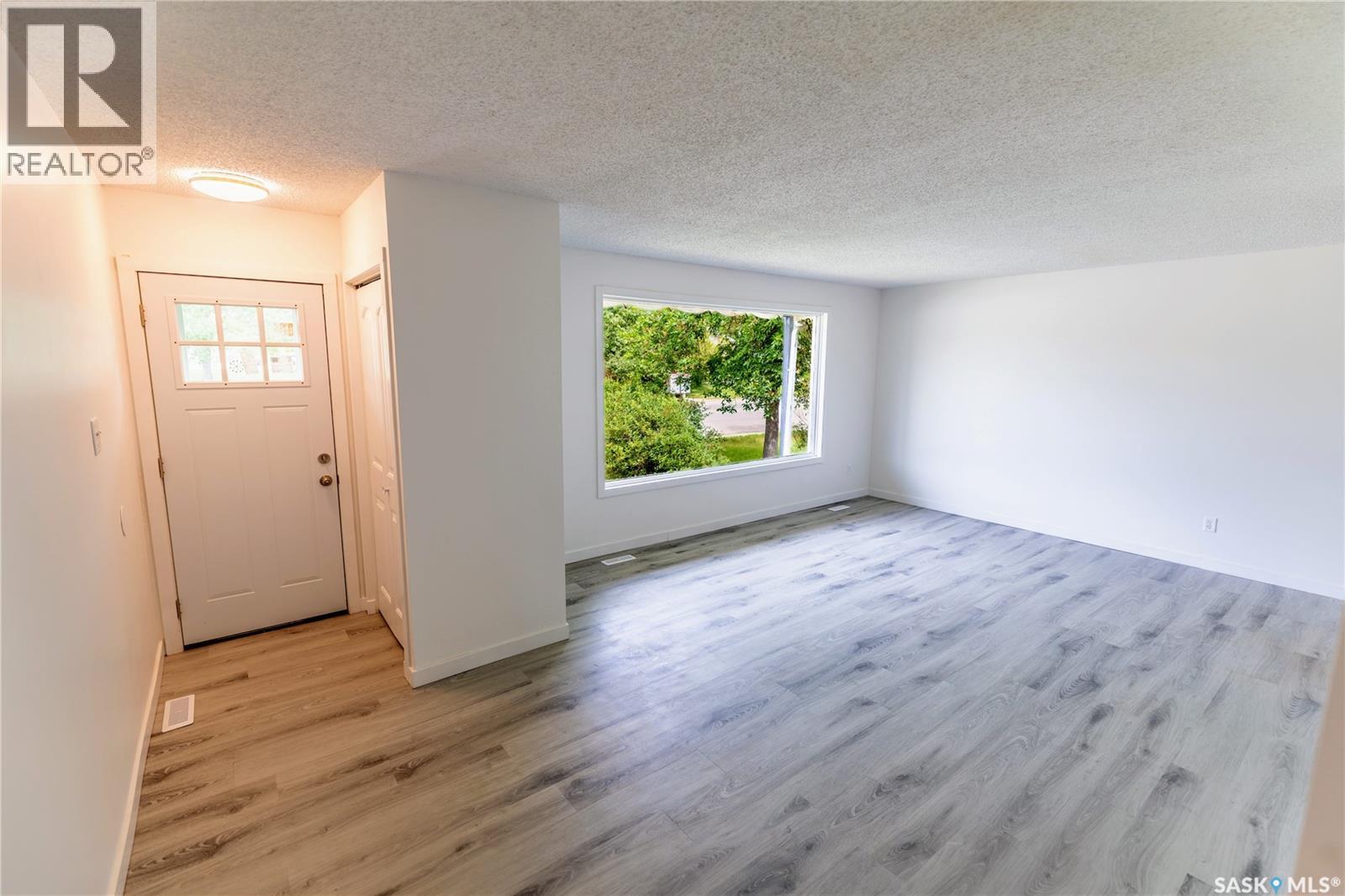 1415 Caribou STREET W - 6