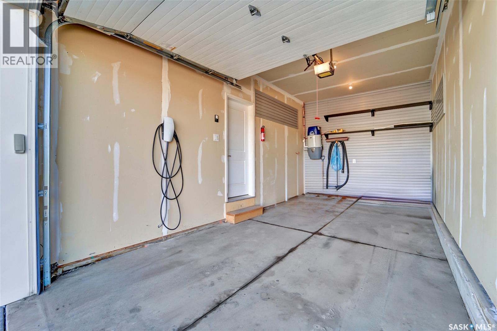 #102 Atton CRESCENT - 40