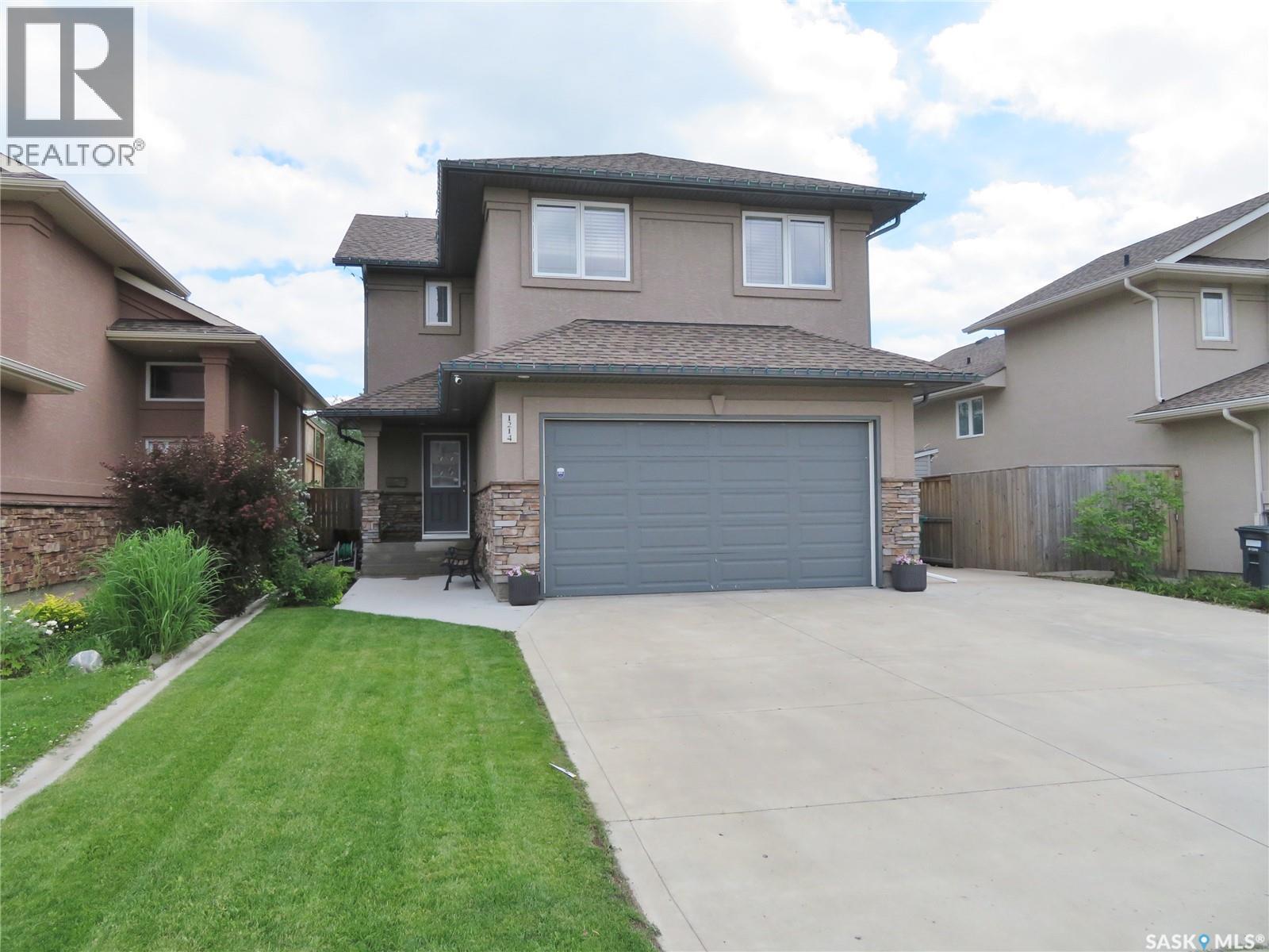 1214 Rempel CRESCENT - 1