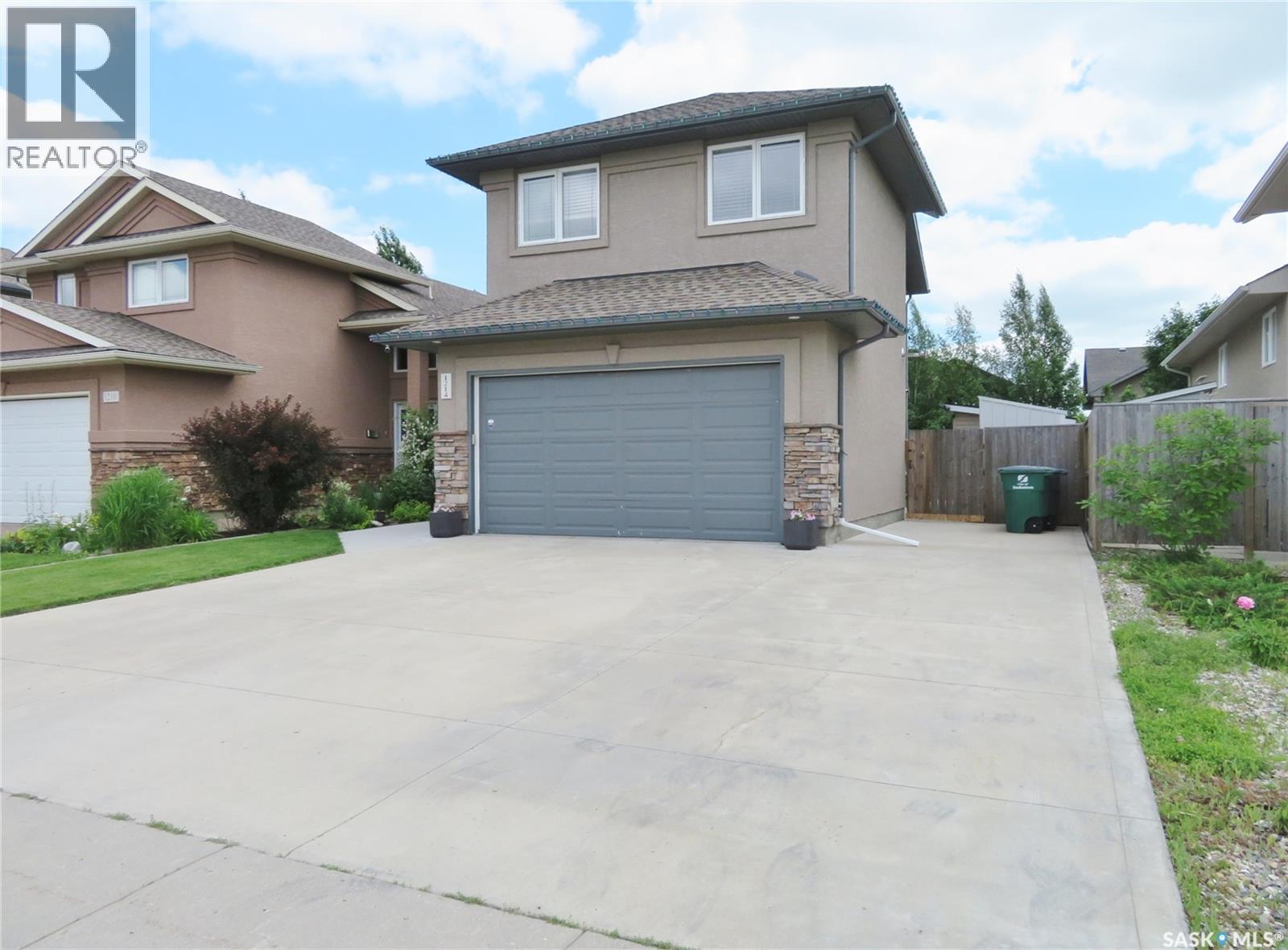 1214 Rempel CRESCENT - 2