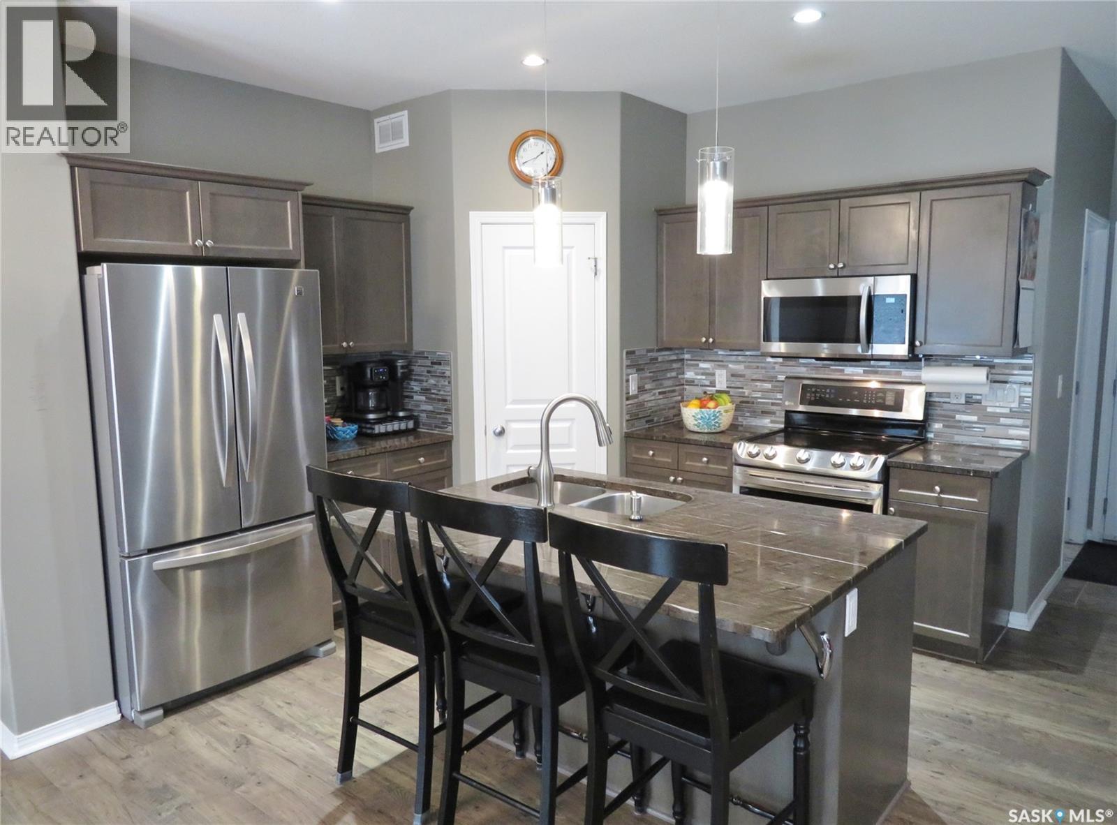 1214 Rempel CRESCENT - 3