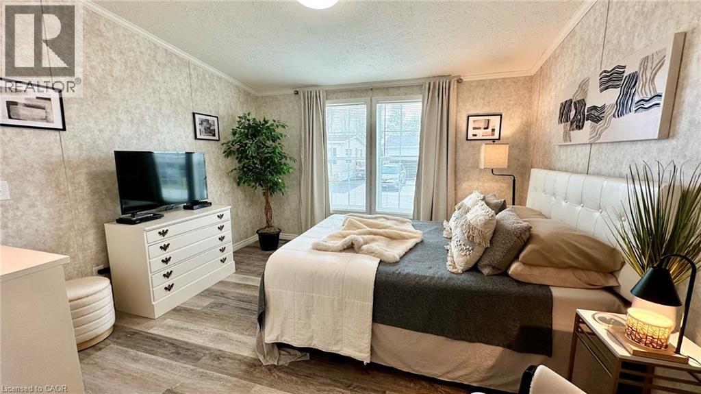 4 CRICKLEWOOD Crescent - 24