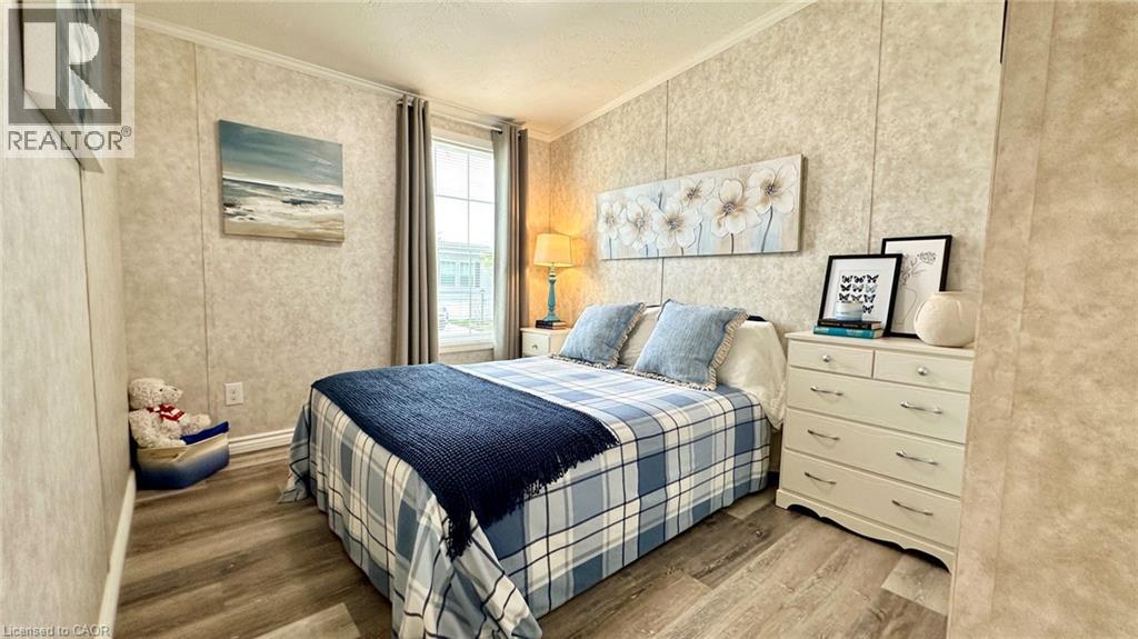 4 CRICKLEWOOD Crescent - 29