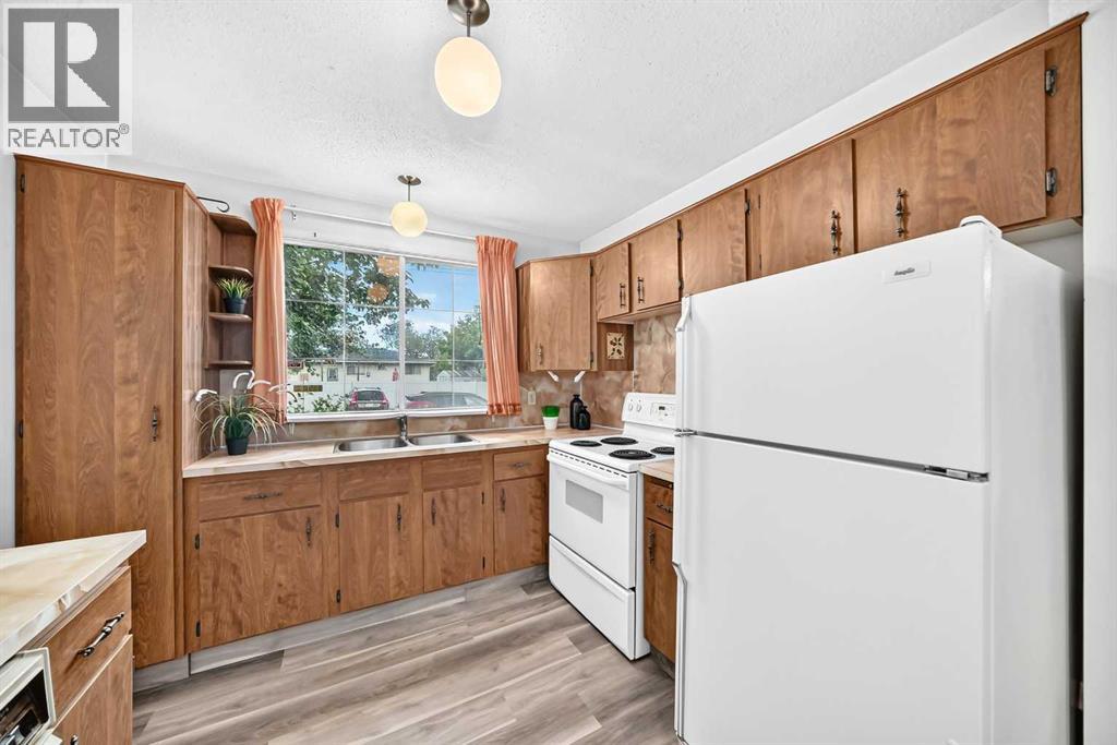 #58 175 Manora Place NE - 17