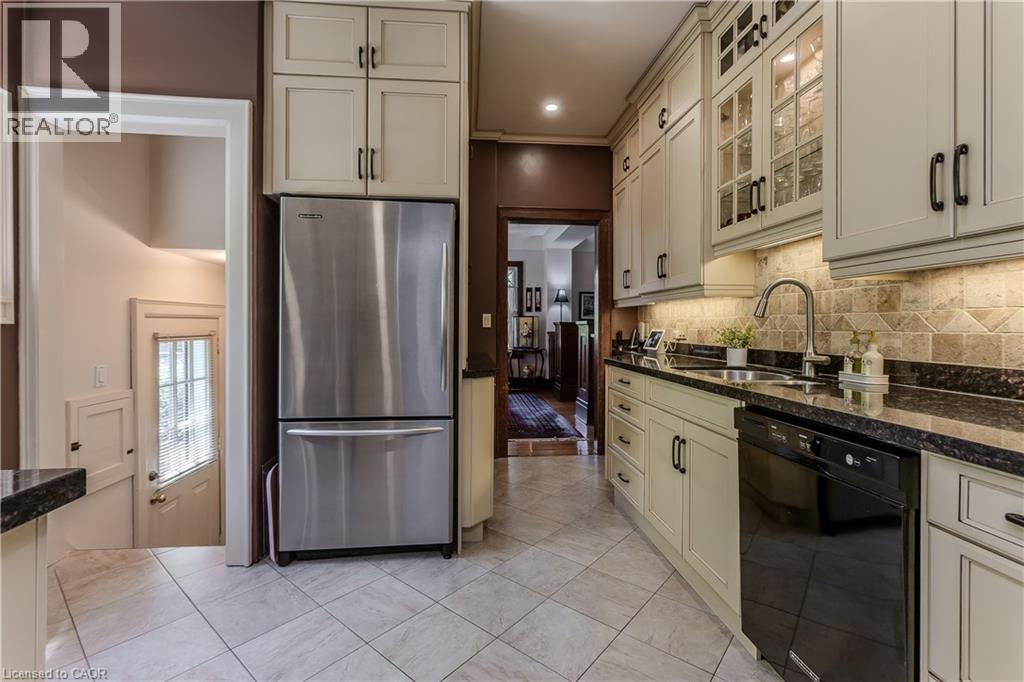 569 LOCUST Street - Image 13