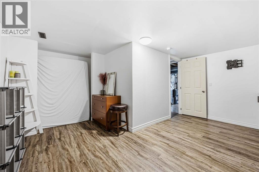 #2B 205 FANE STREET - 15