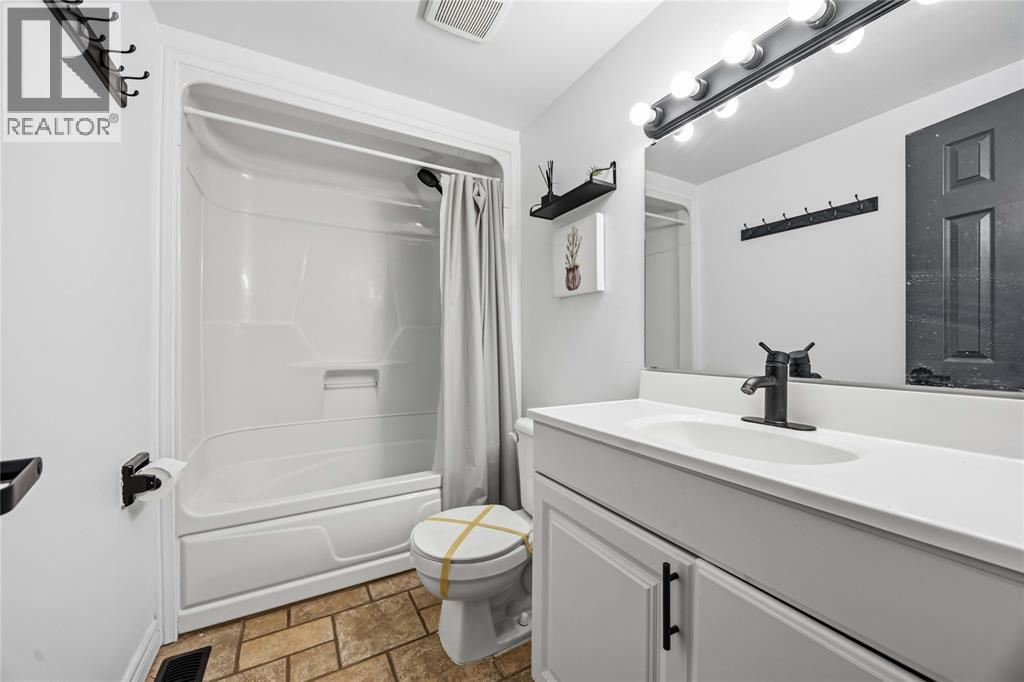 #2B 205 FANE STREET - 20