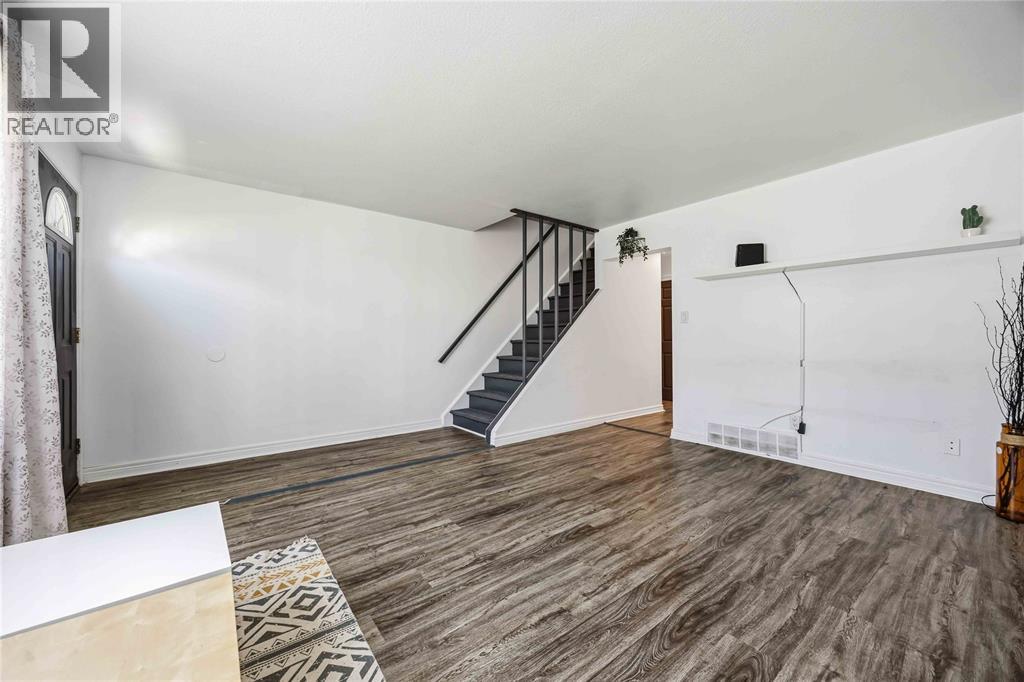 #2B 205 FANE STREET - 6