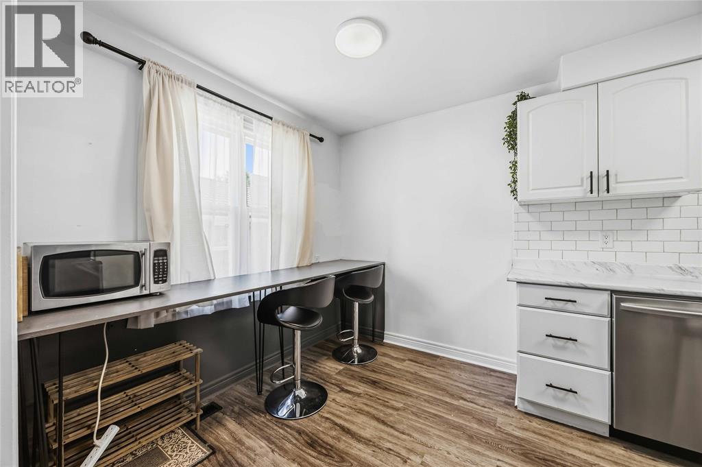 #2B 205 FANE STREET - 9