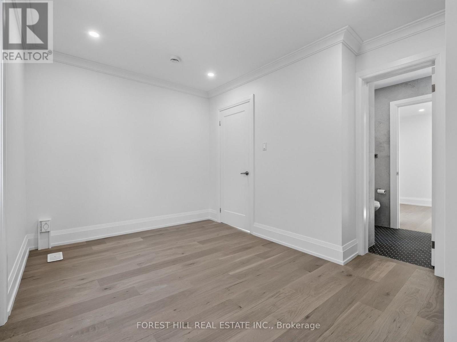 54 CHATHAM AVENUE - 31