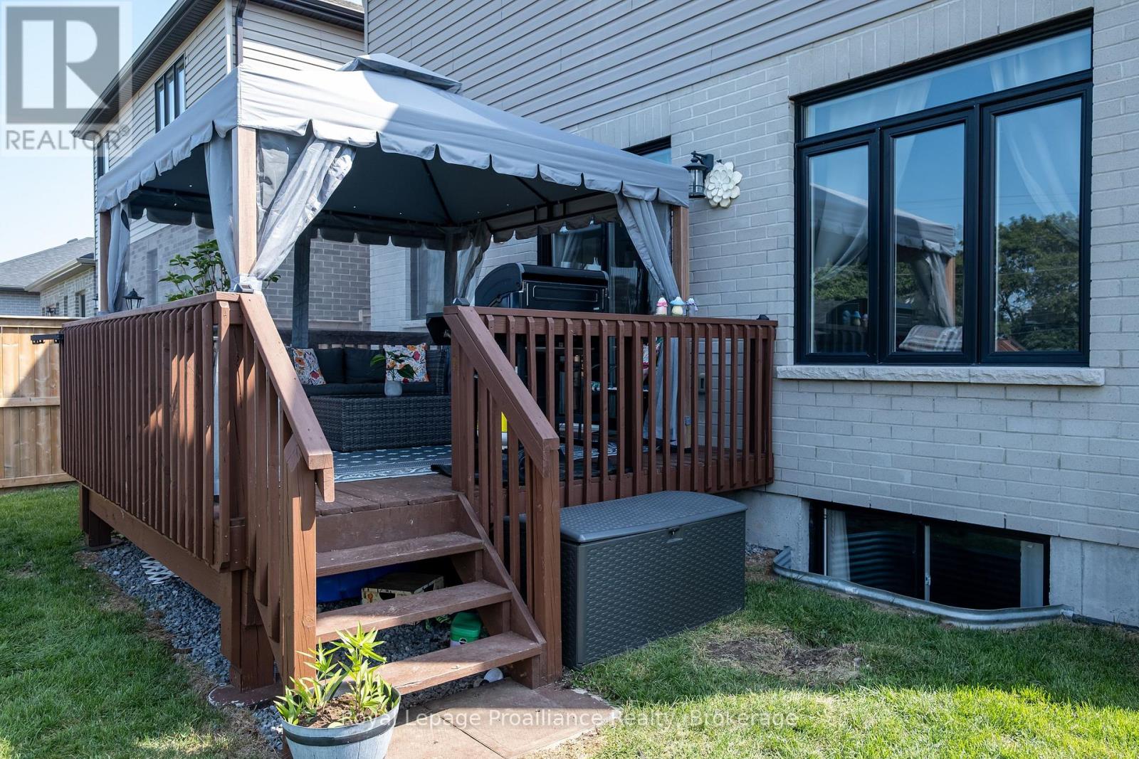14 ATHABASKA DRIVE - 46