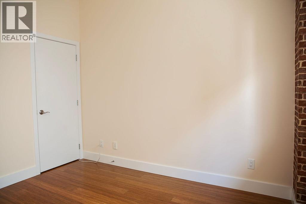 #4 702 Fourth Street - 24