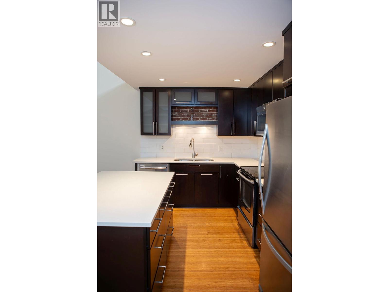 #4 702 Fourth Street - 17
