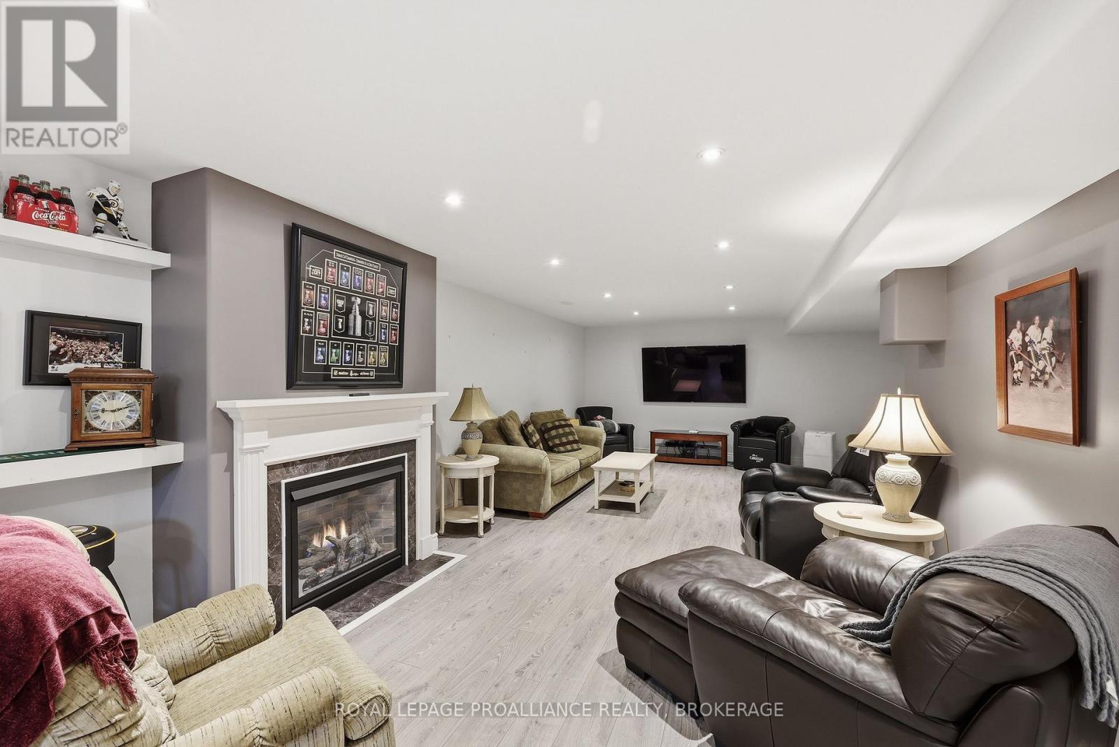 1224 CARFA CRESCENT - 36