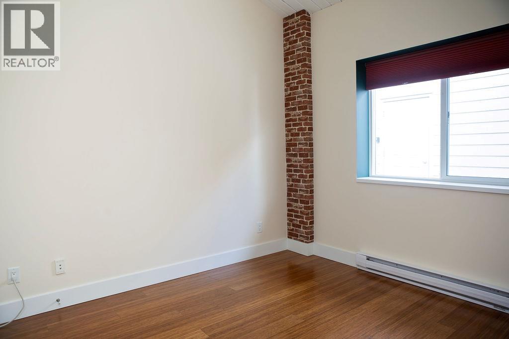 #4 702 Fourth Street - 22