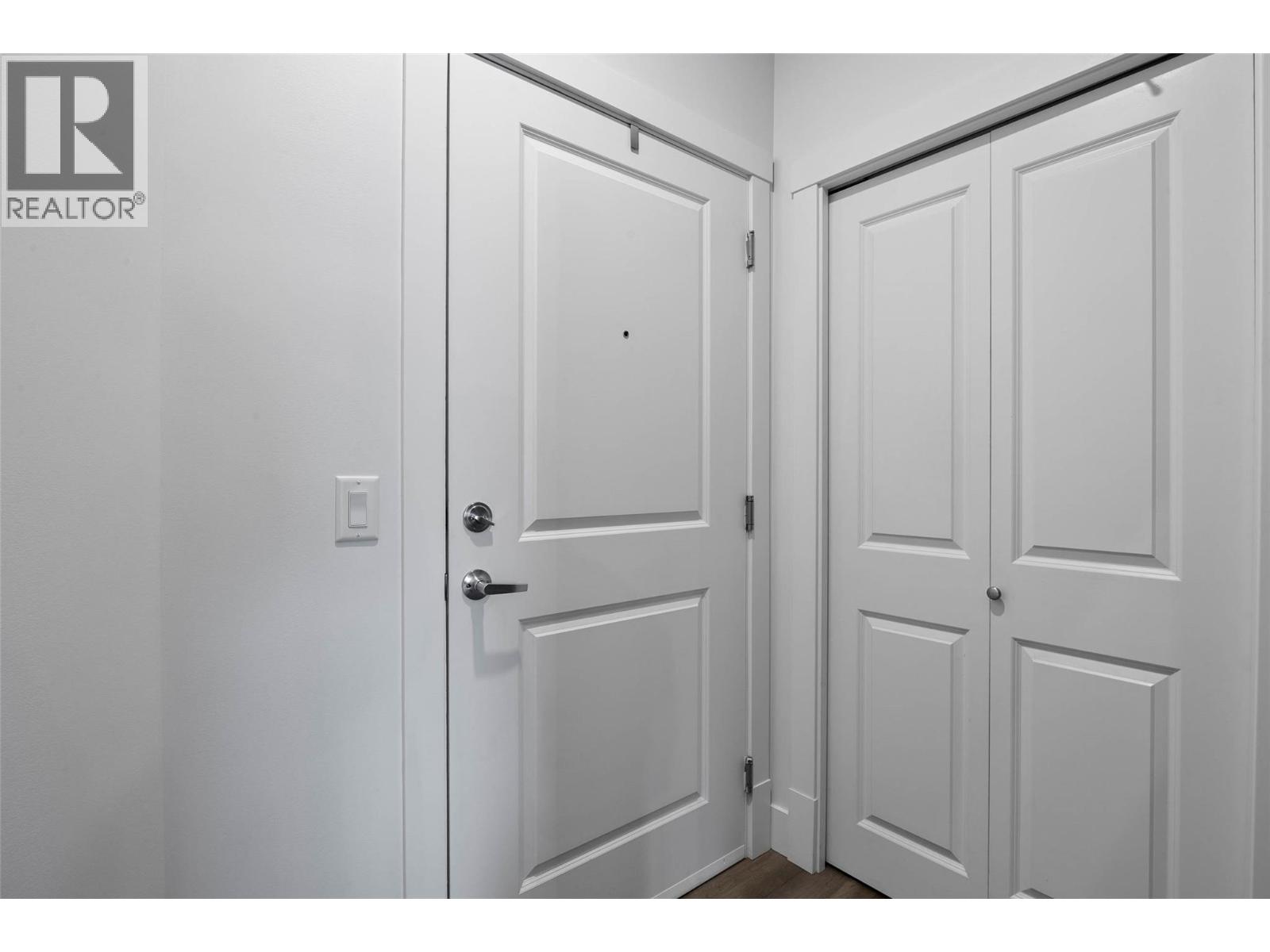 #404 777 BATTLE Street - 19