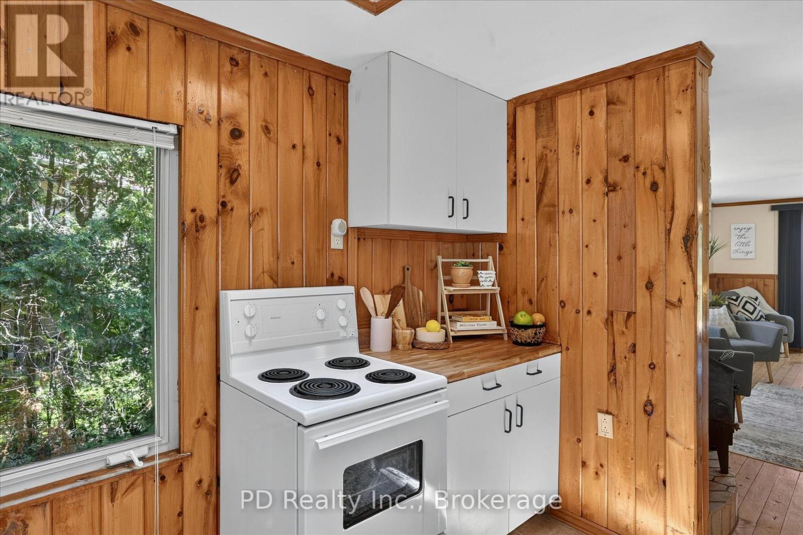 35 WESTVIEW DRIVE - 13