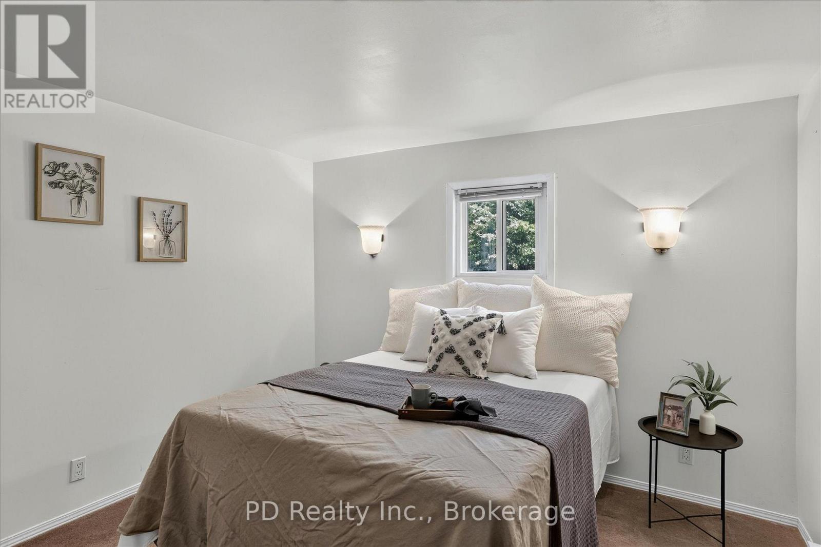 35 WESTVIEW DRIVE - 22