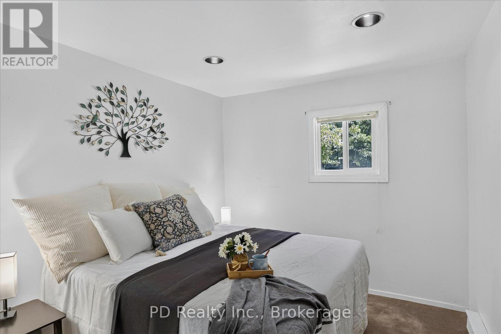 35 WESTVIEW DRIVE - 27