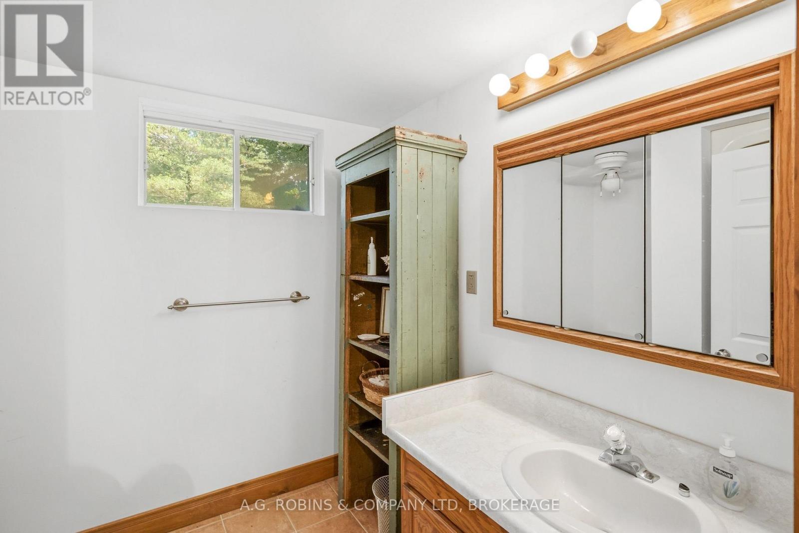 559 LAKESHORE ROAD E - 41