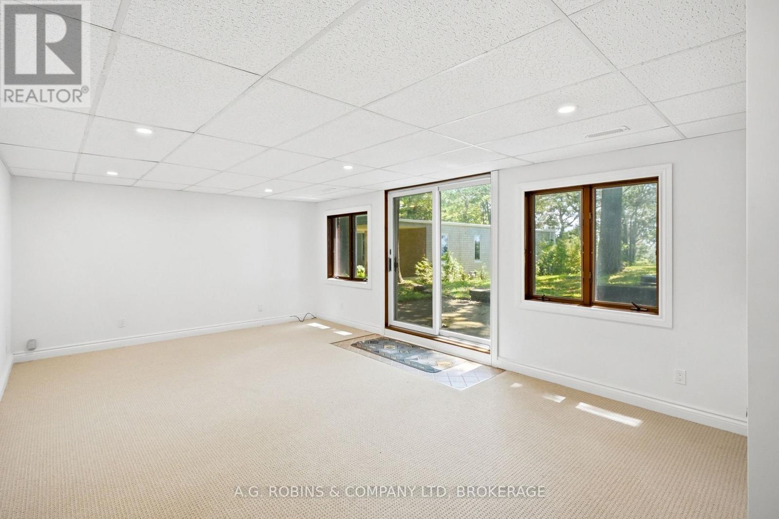 559 LAKESHORE ROAD E - Image 40