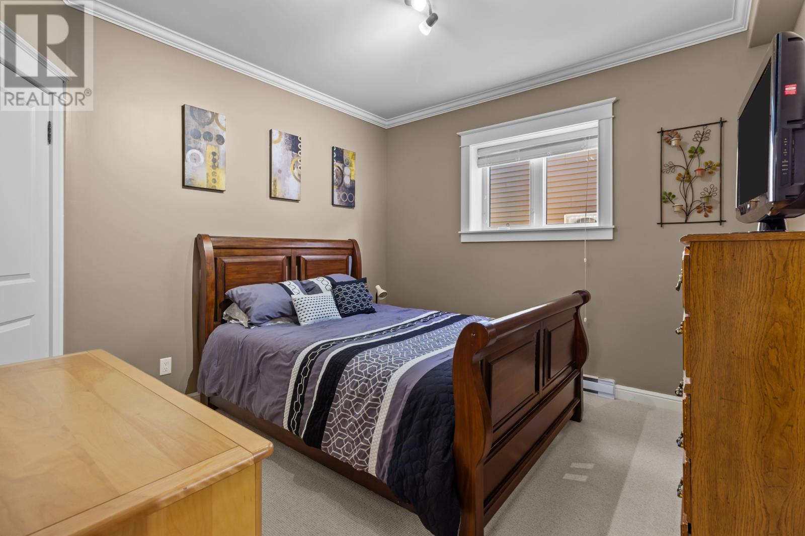 54 Blade Crescent - Image 23