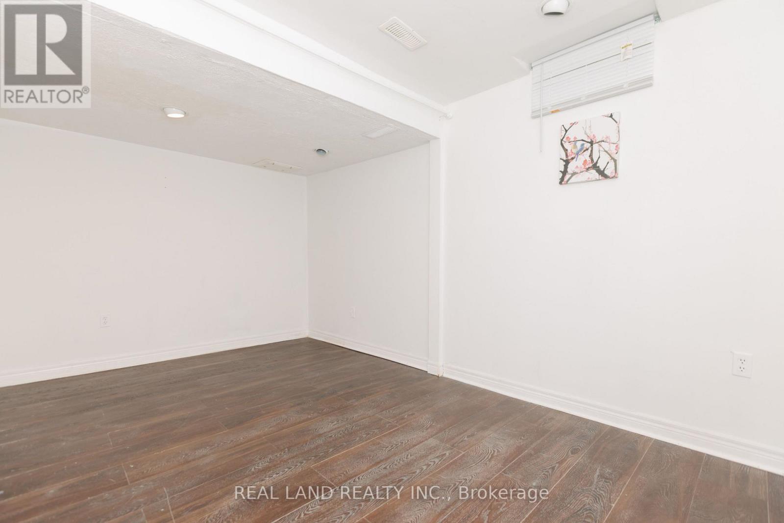 697 LIMPERT TERRACE - 30