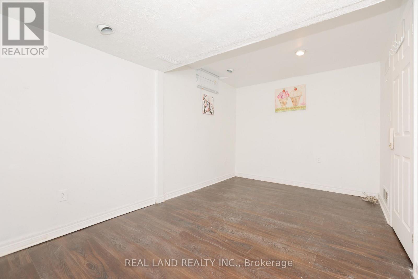 697 LIMPERT TERRACE - 31