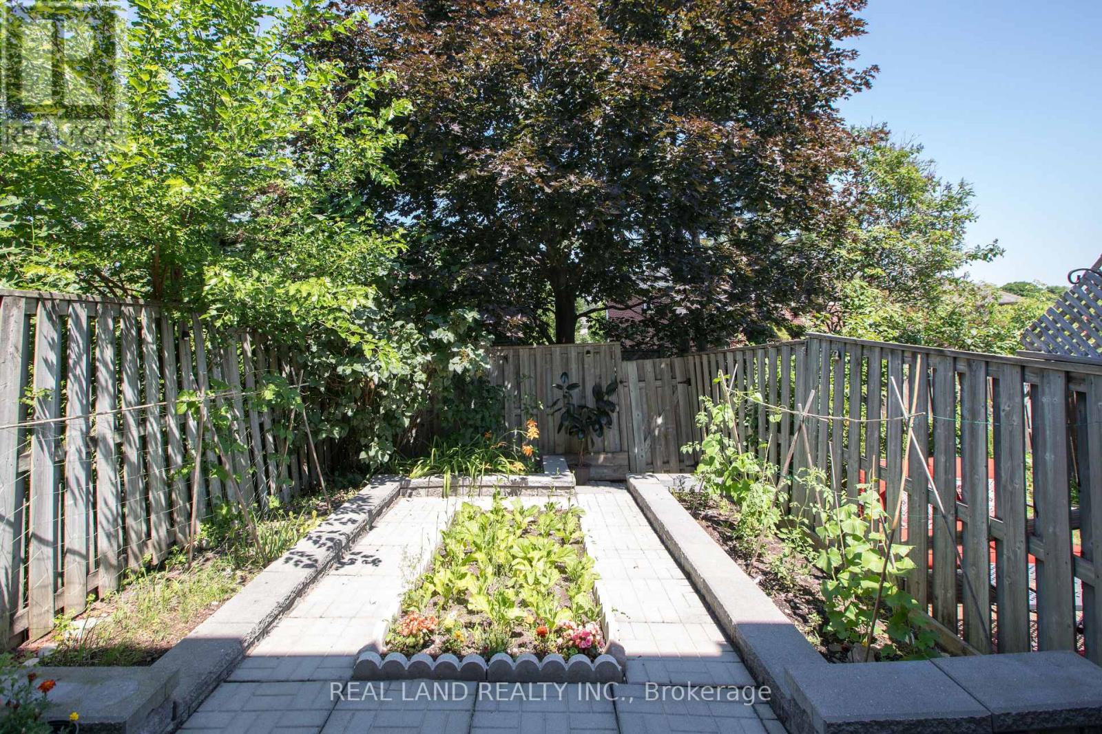 697 LIMPERT TERRACE - 37