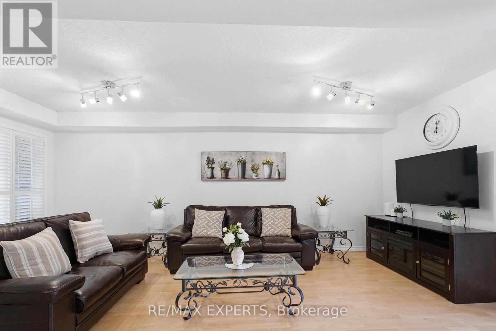 16 PIAZZA CRESCENT - Image 10