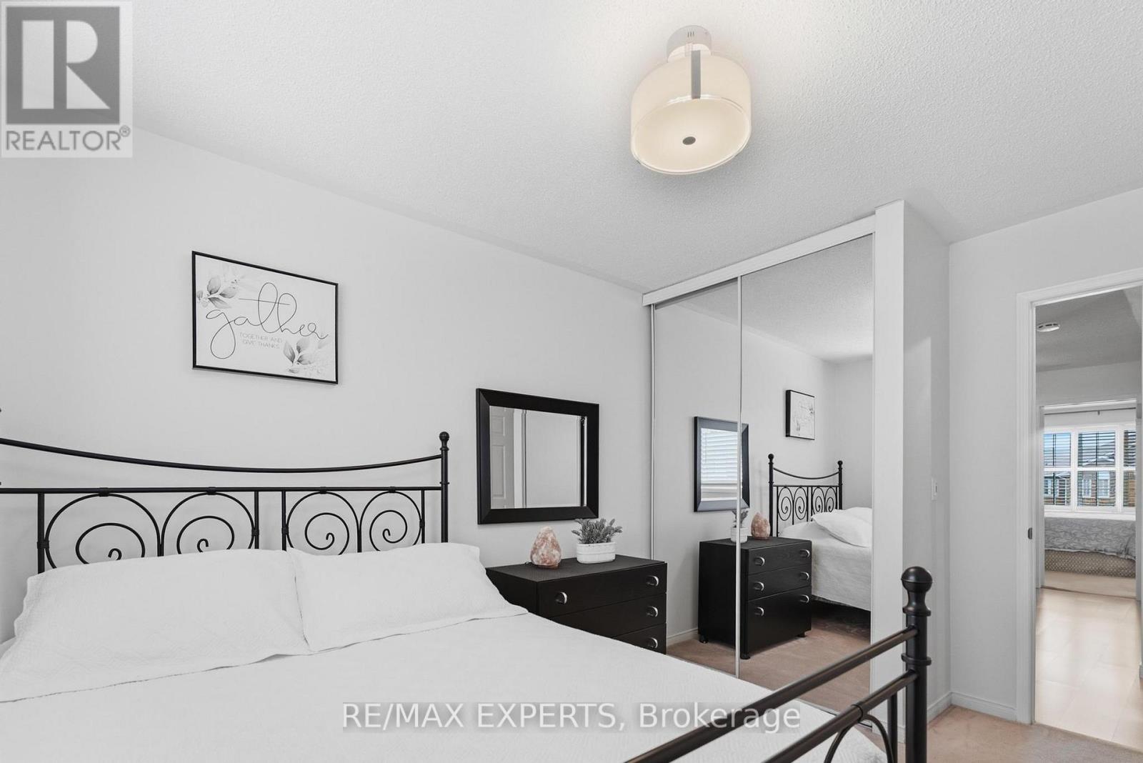 16 PIAZZA CRESCENT - Image 18