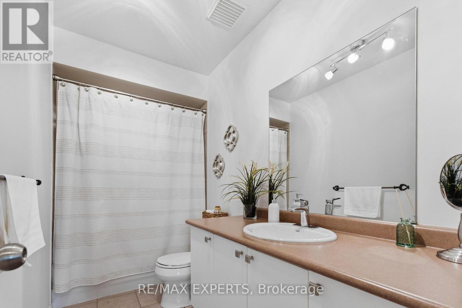 16 PIAZZA CRESCENT - Image 21