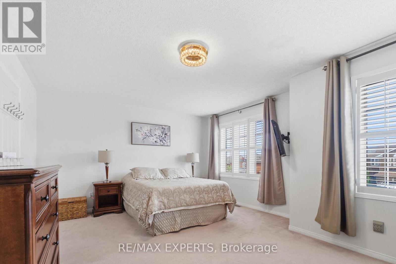 16 PIAZZA CRESCENT - Image 23