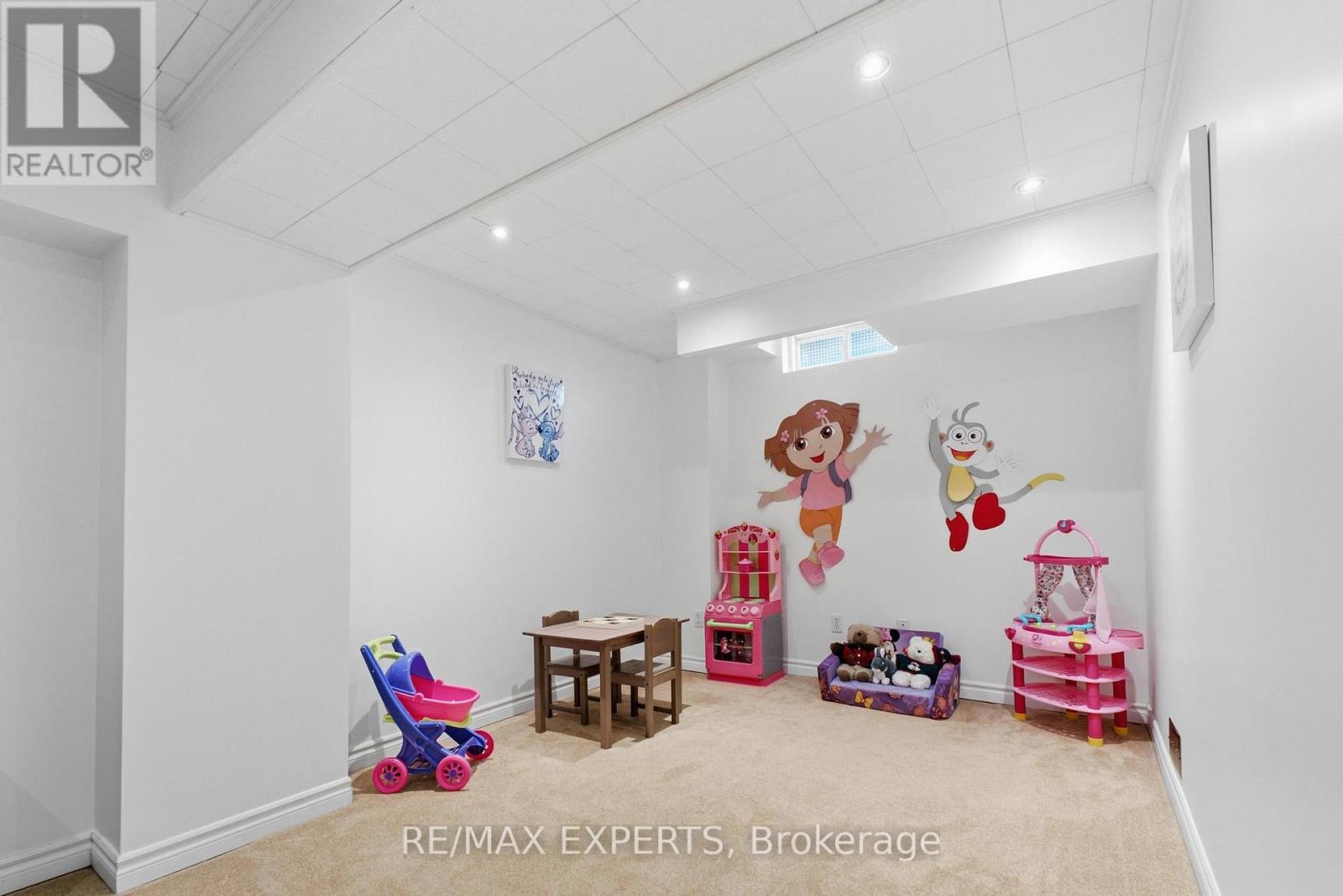 16 PIAZZA CRESCENT - Image 29