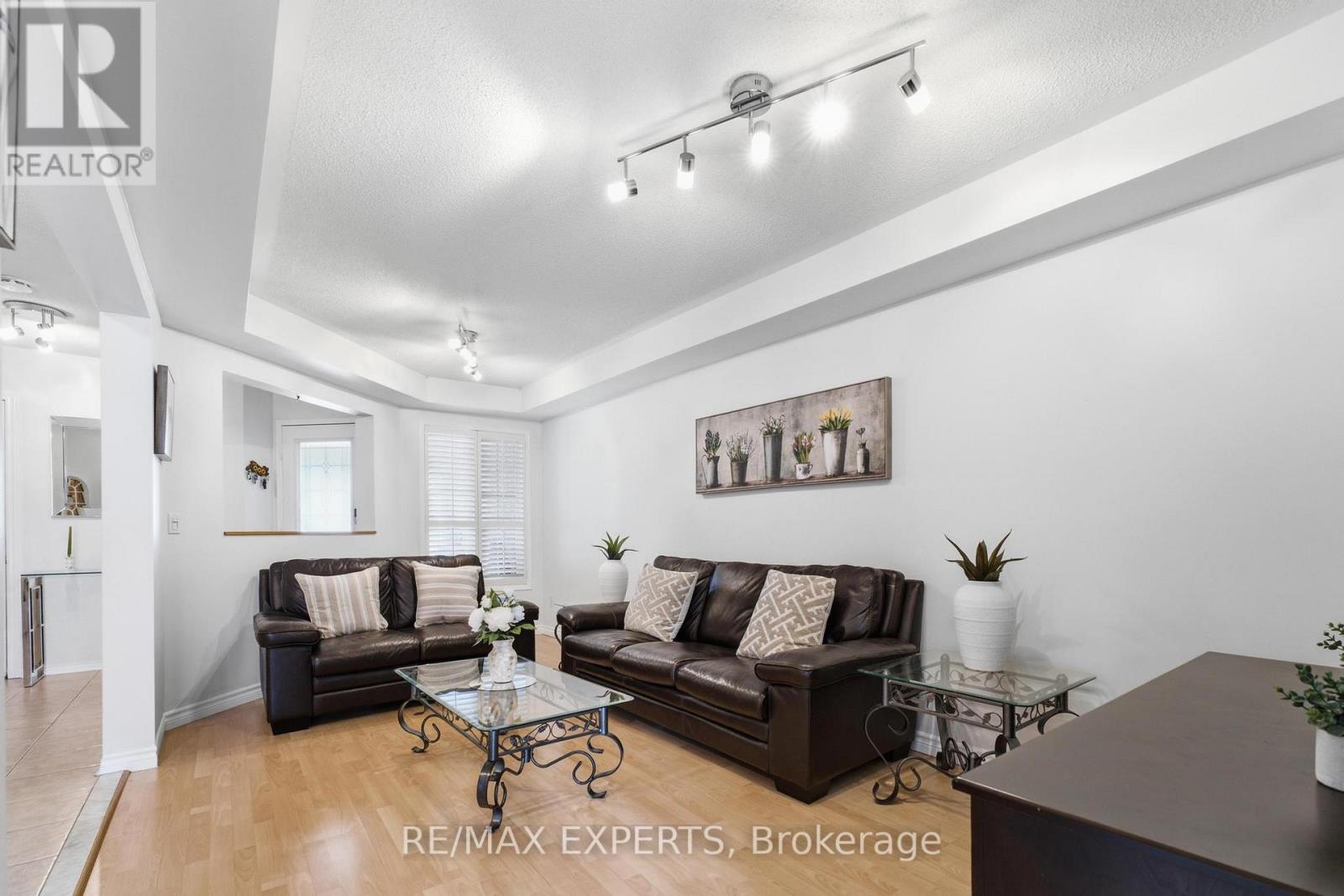 16 PIAZZA CRESCENT - Image 8