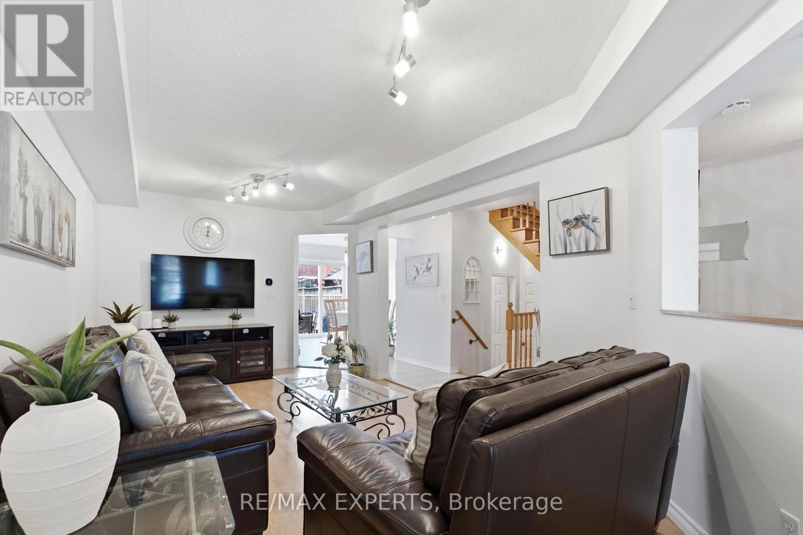 16 PIAZZA CRESCENT - Image 9