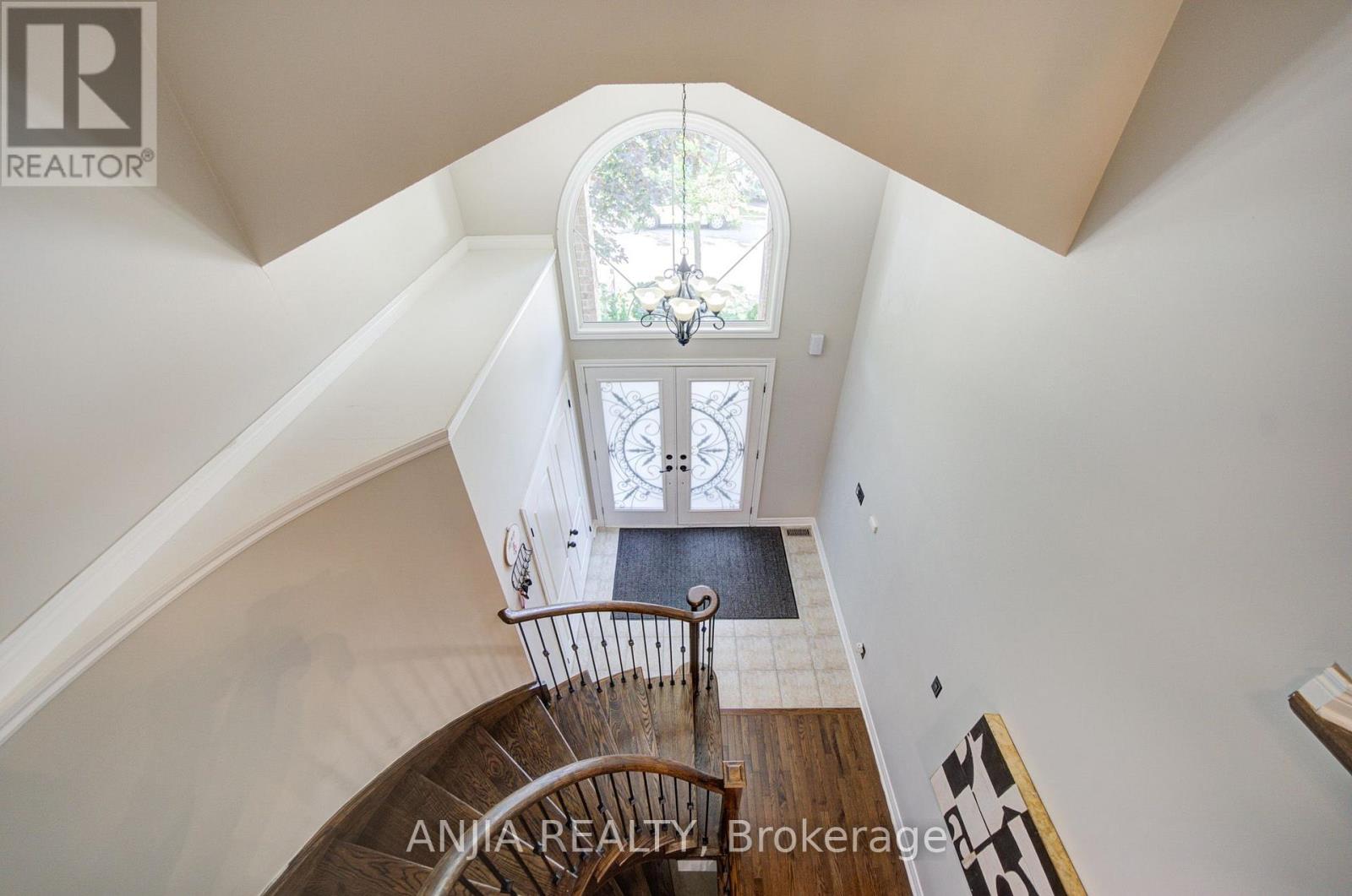 170 ASCALON DRIVE - 22