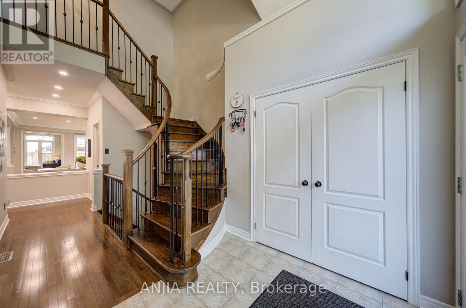 170 ASCALON DRIVE - 6