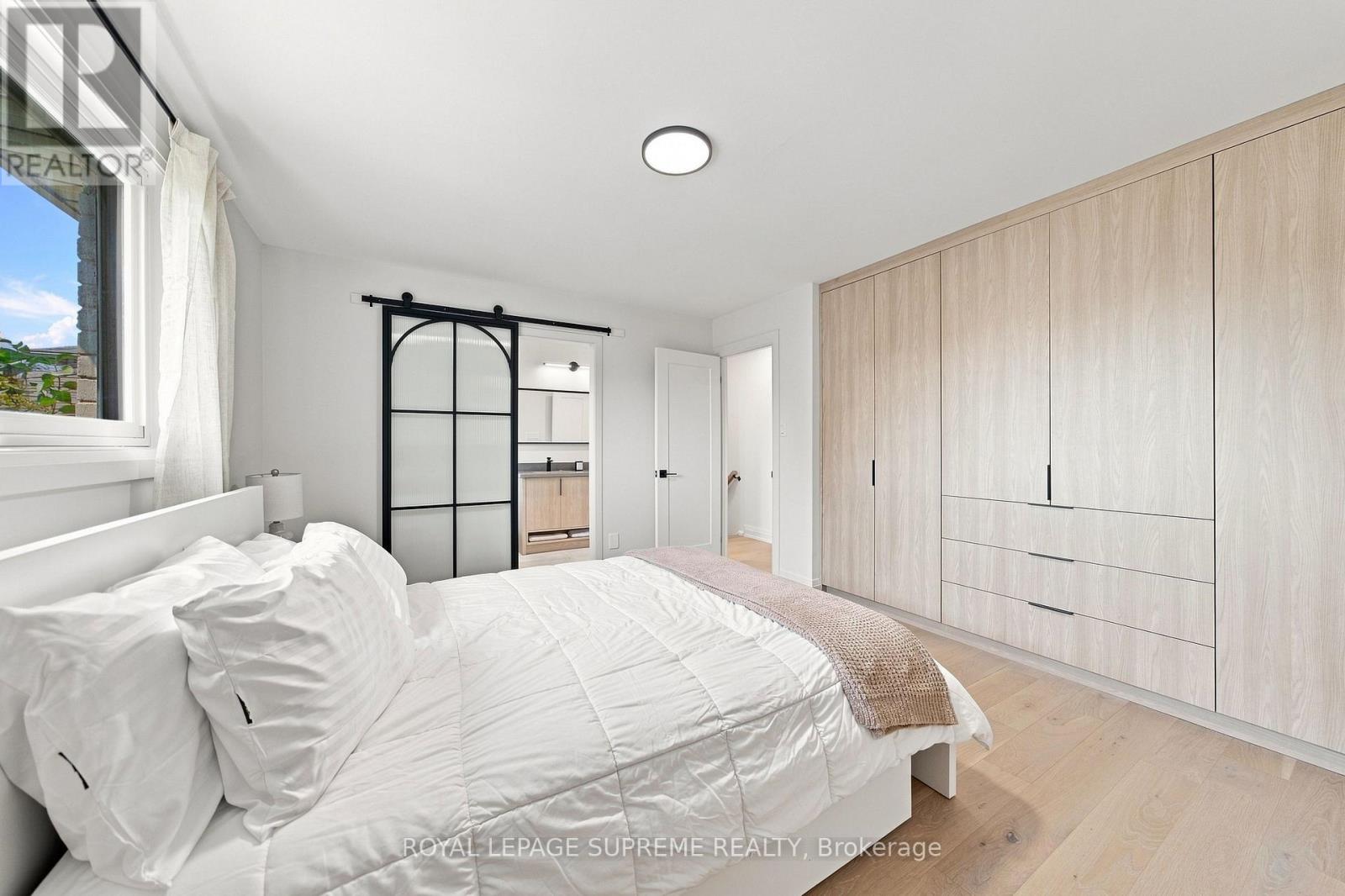 26 CROWN CRESCENT - 28